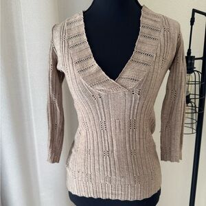 Guess Jeans Vintage Beige V-Neck Knit Sweater Classic Casual Cozy Pullover